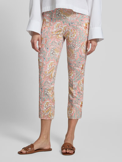 Frauenmodel trägt Caprihose im Allover-Look von SEDUCTIVE, Slim Fit, Material-Mix mit Stretch-Anteil, florales Muster, Nahaufnahme Unterkörper.