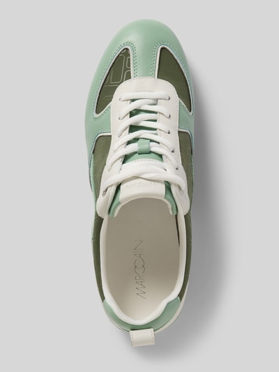 Produktfoto, Sneaker mit Schnürung im Retro-Look von Marc Cain Bags & Shoes in Mintgrün und Olivgrün, Gummisohle, Abgerundete-Spitze, Absatzhöhe 1 cm, Schafthöhe 9 cm, Schaftweite 9 cm, Detailaufnahme von oben