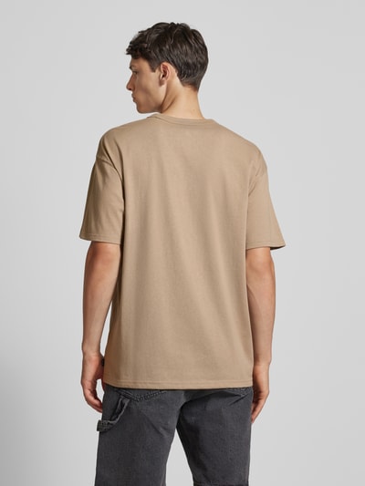 Nike T-Shirt mit Label-Stitching Beige 5