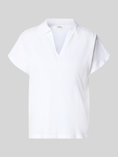 Produktfoto, weißes Regular Fit Poloshirt aus reiner Baumwolle von s.Oliver RED LABEL, schlichte Struktur, glatte Oberfläche.