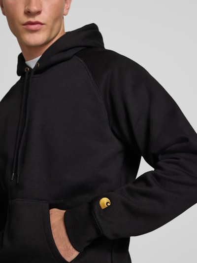 Carhartt Work In Progress Hoodie mit Känguru-Tasche und Label-Stitching Black 3