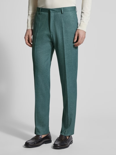 Männermodel trägt Regular Fit Anzug mit Reverskragen und Bügelfalte von Roy Robson in grün, Material-Mix, Nahaufnahme Unterkörper.