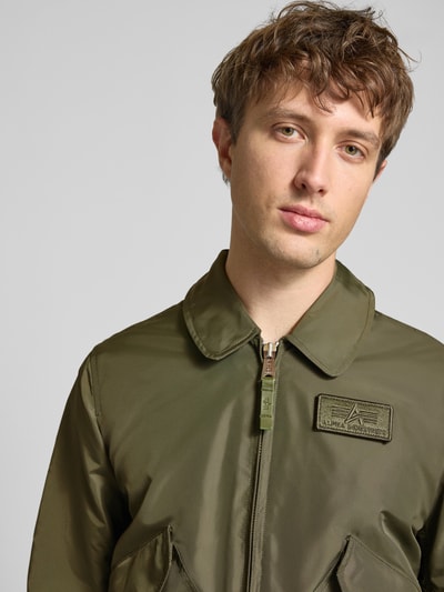 Alpha Industries Regular Fit Bomberjacke mit Logo-Patch Oliv 3