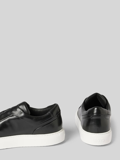 Produktfoto, Slip-on-Sneaker aus Leder Modell 'METRO' von Lloyd, czarne, zaokrąglony nosek, gładka struktura, gumowa podeszwa, wysokość obcasa w rozmiarze 44: 4 cm, wysokość cholewki w rozmiarze 44: 8 cm, szerokość w rozmiarze 44: 10 cm, detal z logo