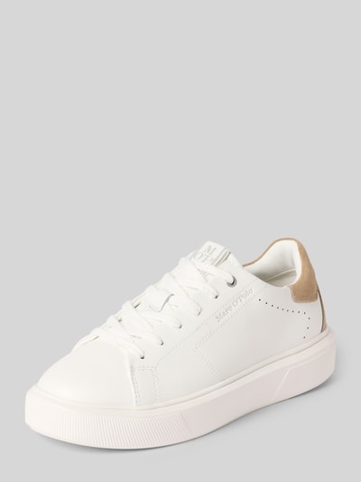 Produktfoto, Low Top Sneaker aus echtem Rindsleder von Marc O’Polo in uni Weiß mit braunen Details, runde Schuhspitze, flache Sohle, Glattleder