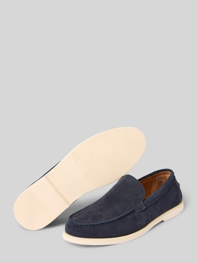 Produktfoto, Loafer aus echtem Leder Modell 'OWEN' von SELECTED HOMME in Dunkelblau, Optik: Unifarben, Schuhspitze: abgerundet, Absatzform: flach, Verschluss: Schlupf/offen, Sohle: strukturiert, Materialverarbeitung: Veloursleder