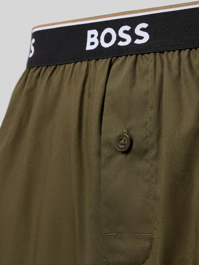 Produktfoto, oliwkowe szorty 'Loose Fit Boxershorts im 2er-Pack Modell 2P BOXER SHORTS EW' od BOSS, gładka tekstura, miękki materiał, kontekst: Herren Boxershorts von BOSS