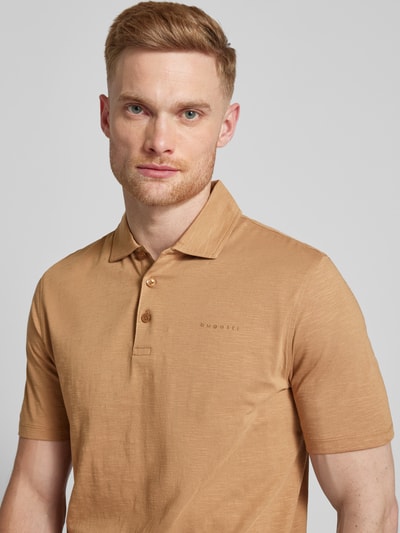 bugatti Koszulka polo o kroju slim fit w jednolitym kolorze Camel 3