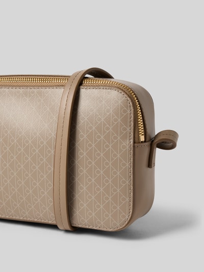 CK Calvin Klein Camera Bag mit Allover-Logo-Print Beige 3