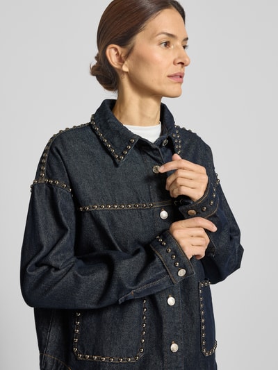 miss goodlife Bluzka jeansowa o kroju relaxed fit z nakładanymi kieszeniami model ‘Studs’ Jeansowy niebieski 3