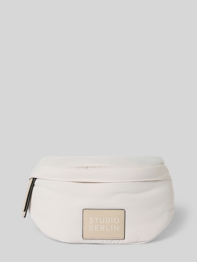STUDIO BERLIN Bauchtasche mit Label-Badge Modell 'SPANDAU' Hellgrau 2