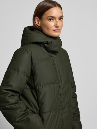 Vero Moda Płaszcz pikowany o kroju regular fit z kapturem model ‘GREATAKYLIE’ Oliwkowy 3