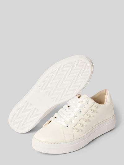 Productfoto, Sneaker met parels model 'Aphaea Pearl' van Rainbow Club, afgerond model, vetersluiting, structuurzool, hakhoogte maat 39: 4 cm, schachthoogte maat 39: 6 cm, schachtbreedte maat 39: 6 cm, effen wit met glanzende structuur.