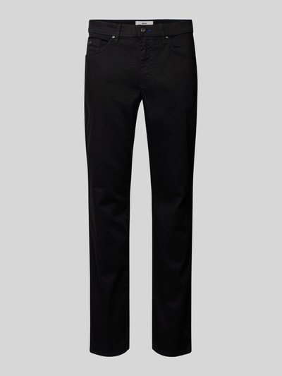 Produktfoto, Herren Jeans mit 5-Pocket-Design Modell 'CADIZ' von BRAX aus Baumwoll-Lyocell-Mix mit Modal-Anteil, gerader Schnitt, schwarze Farbe, sichtbarer Knopf- und Reißverschluss, Label-Detail, glatte Textur, Bundweite 42 cm und Innenbeinlänge 82 cm bei Größe 32/32.