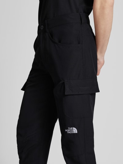 The North Face Spodnie cargo o kroju regular fit z wyhaftowanym logo model ‘Horizon’ Czarny 3