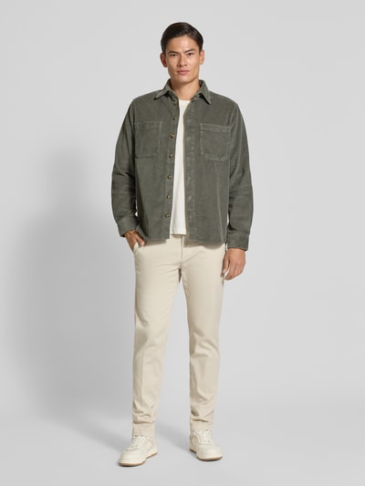 Christian Berg Men Koszula casualowa o kroju regular fit ze sztruksu z kołnierzykiem typu kent Metaliczny zielony 1