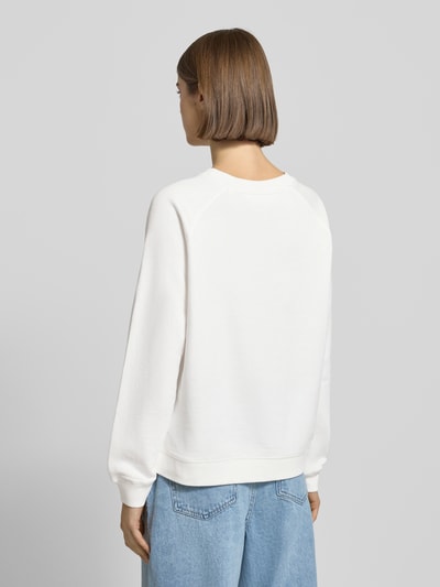 Frauenmodel trägt Regular Fit Sweatshirt aus reiner bawełna von Marc O'Polo Denim, efekt: jednolity kolor, długi rękaw, okrągły dekolt, ściągacze, dzianina dresowa, Ganzkörperansicht Rückansicht.