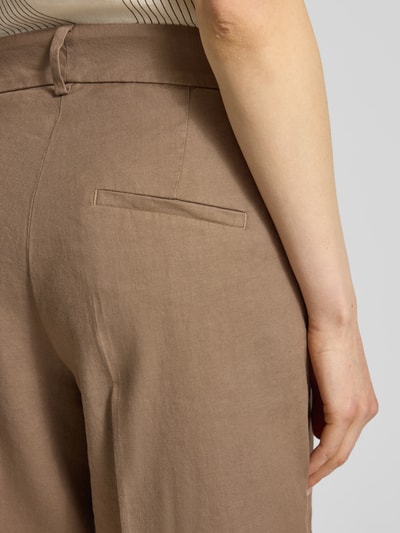 Vrouwenmodel draagt Wide Fit broek uit linnenmix model 'ANAIS' van Cambio, look: effen, mix van linnen en viscose, detailopname rug