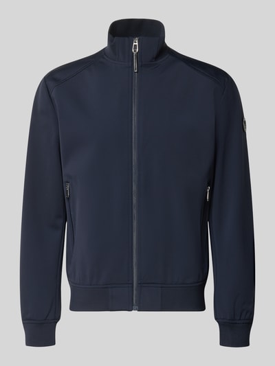 Produktfoto, granatowa Jacke mit Stehkragen und Reißverschlusstaschen Modell 'Pablo' von JOOP! Collection, materiał z domieszką stretchu, krój regular fit, długość tyłu w rozmiarze 50: 66 cm, szerokość ramion w rozmiarze 50: 45 cm, szerokość klatki piersiowej w rozmiarze 50: 56 cm, długość rękawa w rozmiarze 50: 65 cm, wyrazista faktura