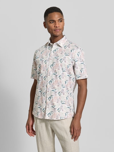 Mannelijk model draagt 'Slim Fit Business Hemd aus Leinen-Misch mit Kentkragen' van Jake*s, kort mouw, slim fit, Kentkraag, knoopsluiting, mix van linnen en katoen, multicolor patroon, ruglengte 65 cm, schouderbreedte 45 cm, mouwlengte 25 cm, frontale volledige lichaamsweergave.