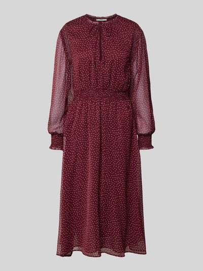 Produktfoto, Tailliertes Freizeitkleid mit tiefem V-Ausschnitt Modell 'MARIETTE' von Pepe Jeans, jednolity kolor, półprzezroczysty materiał, taliowany krój, długość midi, dekolt w serek, wzór w kropki, aplikacja z metką, wyhaftowane logo, wiązanie, długi rękaw z elastycznym zakończeniem, szyfon