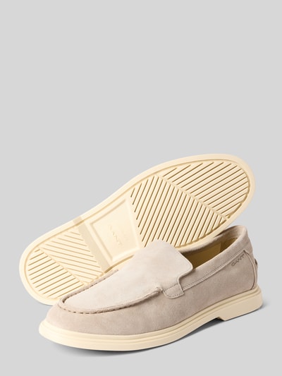 Produktfoto, Loafers aus Leder Modell 'Boery' von Gant, naturalna skóra, zaokrąglony czubek, zakładana przez głowę, gumowa podeszwa, wysokość obcasa w rozmiarze 44: 3 cm, wysokość cholewki w rozmiarze 44: 7 cm, szerokość w rozmiarze 44: 5 cm, jasnobeżowe odcienie, proste linie, gładka faktura
