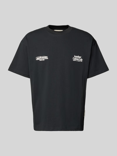 Produktfoto, T-Shirt mit Label-Print von ANOTHER COTTON LAB in Schwarz, Reine Baumwolle, Lockerer-Schnitt, gerippter Rundhalsausschnitt, Rückenlänge 71 cm bei Größe M