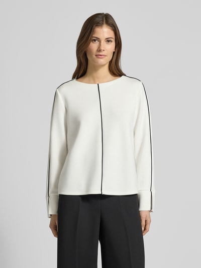 Vrouwenmodel draagt Regular Fit Sweatshirt met contrastnaden van s.Oliver BLACK LABEL, effen, modal-mix, ronde hals, lange mouw, voorkantvolledige lichaamsweergave.