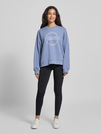 Stronger Relaxed Fit Sweatshirt mit überschnittenen Schultern Bleu 1