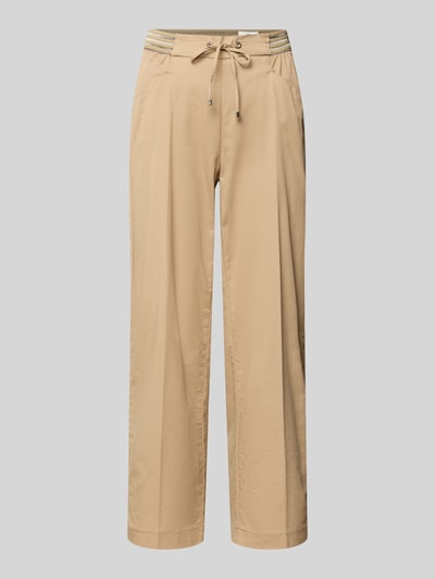 Produktfoto, Wide Fit Stoffhose in 7/8-Länge Modell 'Sue' von TONI aus beigefarbenem Baumwoll-Mix mit Bundfalten, elastischem Bund und Eingrifftaschen.