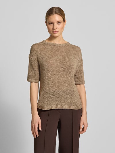 Frauenmodel trägt Boxy Fit Pullover aus Baumwoll-Mix von Marc O'Polo, Optik: Unifarben, Passform: Boxy-Fit, Grobstrick, Ganzkörperansicht von vorne.