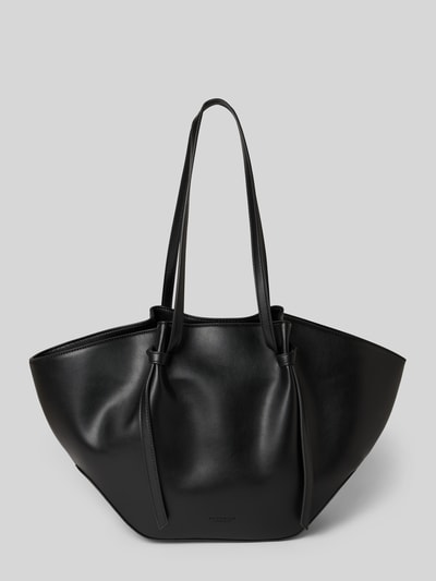 Produktfoto, Shopper mit Knotendetail von Seidenfelt aus schwarzem Material mit langen Henkeln, Innenfach, sichtbare Knotendetails, neutraler Hintergrund.