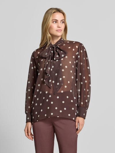 Vrouwenmodel draagt Relaxed Fit blouse in semi-transparant design van SWING, met Sierstrik en lange mouwen, Ruglengte maat 36: 68 cm, vooraanzicht busteshot.