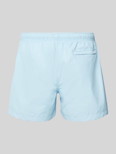 MCNEAL Relaxed Fit Badeshorts mit Logo-Stitching Hellblau 3