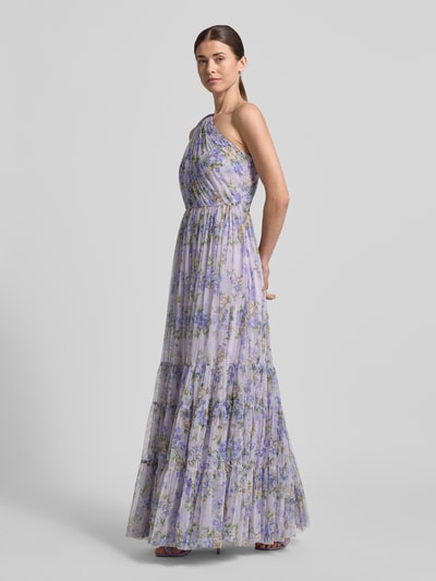 Vrouwenmodel draagt Regular Fit avondjurk met ruchesbesatz van LACE & BEADS, getailleerd, mesh, one-shoulder design, bloemen all-over print, ruglengte bij maat S 152 cm, borstwijdte bij maat S 63 cm, geheel lichaam vooraanzicht.