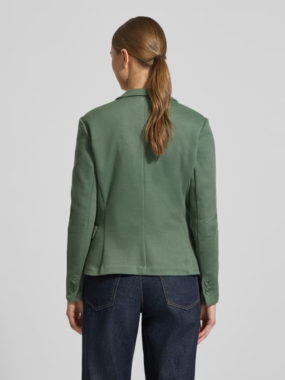 Frauenmodel trägt Regular Fit Kurzblazer mit Baumwoll-Anteil Modell 'JULIA' von Vero Moda, Optik: Unifarben, Piqué, Ganzkörperansicht Rückansicht.