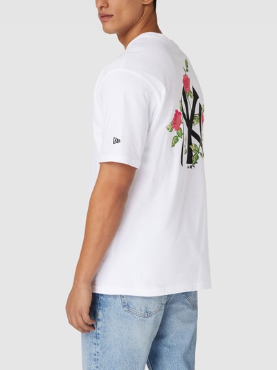 New Era T-Shirt mit floralem Stitching Weiss 5