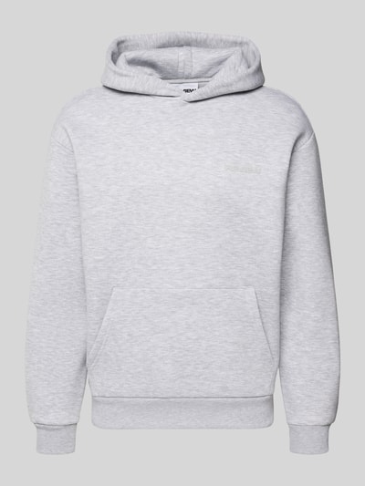 Produktfoto, Hoodie mit Känguru-Tasche von REVIEW in Hellgrau, Baumwollmischung, lockere Passform, elastische Abschlüsse, Label-Detail.