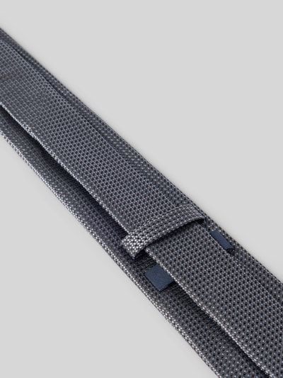 Produktfoto, Krawatte aus reiner Seide von Prince Bowtie, klassische Passform, Strukturmuster, blaue Teilungsnähte, Breite 7 cm