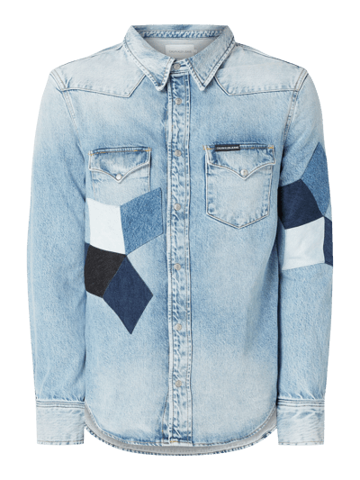 Calvin Klein Jeans Koszula jeansowa o kroju modern fit z naszywkami Jeansowy niebieski 2