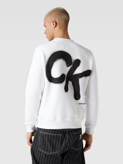 Calvin Klein Jeans Sweatshirt met label- en motiefprint op de achterkant, model 'CK SPRAY' Wit - 5