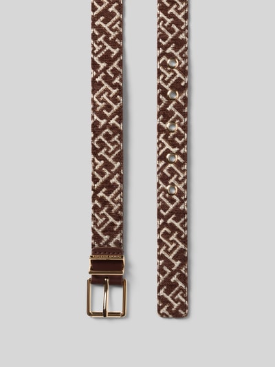 Produktfoto, Gürtel mit Allover-Muster von Tommy Hilfiger, braun-beige Farben, goldene Schnalle, strukturierte Textur. Damen Gürtel von Tommy Hilfiger