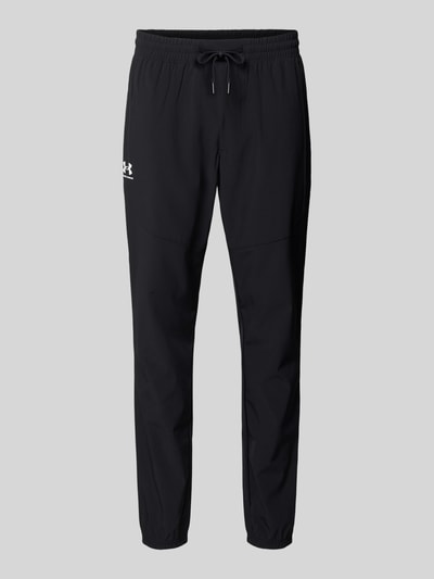 Produktfoto, schwarze Regular Fit Sweatpants mit Logo-Print Modell 'Vibe' von Under Armour, elastischer Bund, strukturierte Oberfläche.