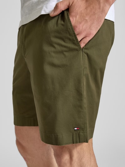 Tommy Hilfiger Szorty o kroju regular fit z mieszanki bawełny i elastanu Oliwkowy 3