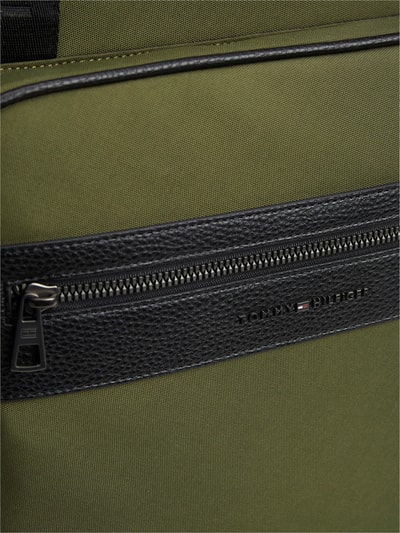 Tommy Hilfiger Umhängetasche mit Seitentasche Oliv 2