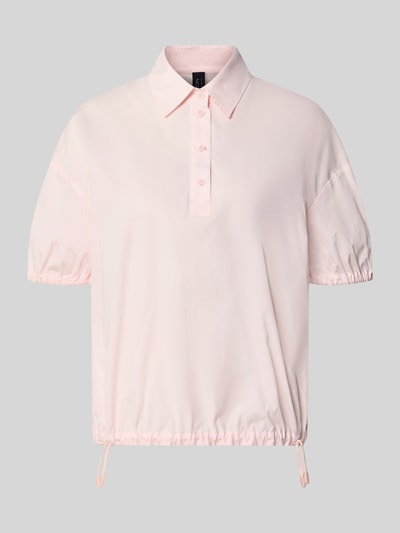 Produktfoto, Regular Fit Bluse mit Polokragen von Marc Cain, bluzka z bawełny, krój regular fit, kołnierzyk polo, elastyczne zakończenia rękawów, z krótkim rękawem, pas z tunelem, długość tyłu w rozmiarze 36: 59 cm, długość rękawów w rozmiarze 36: 19 cm
