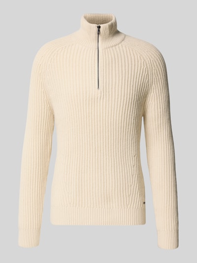 Produktfoto, cremefarbener Strickpullover aus Schurwoll-Mix mit Troyer-Kragen von ROY ROBSON, grobe Rippenstruktur, Slim Fit, neutraler Hintergrund
