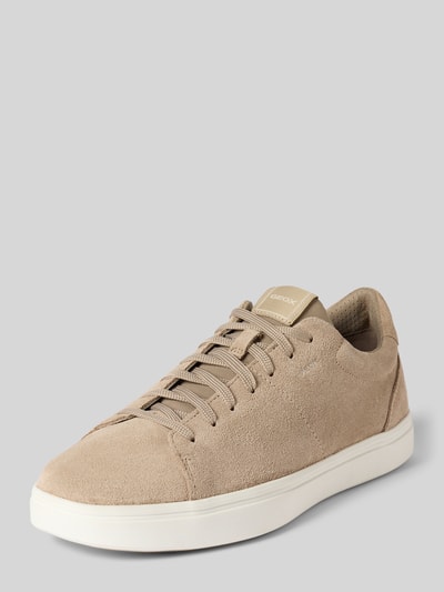 Produktfoto, Sneaker aus Leder mit Schnürung Modell 'BALTMOORE' von Geox, beżowy kolor, zaokrąglony nosek, detal z logo, obcas 2 cm, wysokość cholewki 5 cm, szerokość w rozmiarze 44: 6 cm, tekstura zamszowa