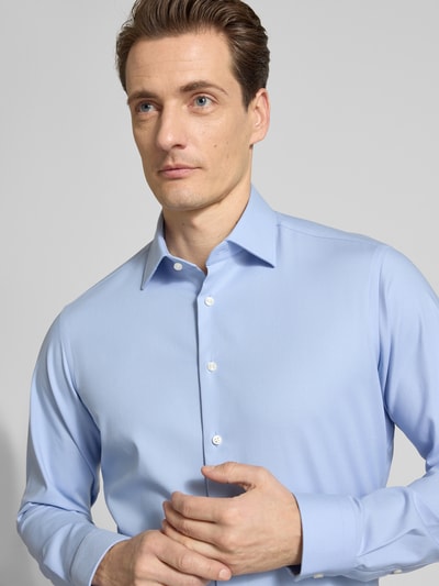Christian Berg Men Regular Fit Businesshemd mit Kentkragen Bleu 3