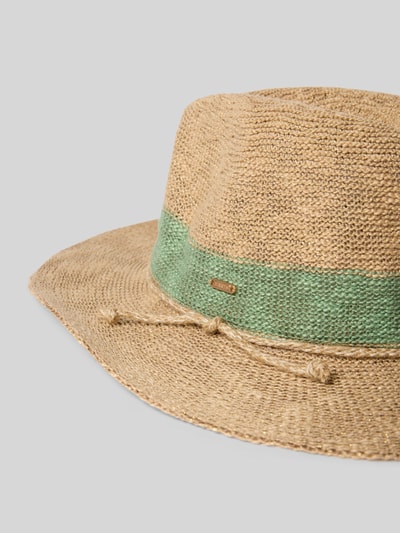 Produktfoto, Hut mit Hutband und Label-Detail Modell 'Ponui' von Barts, Damenhut aus Naturmaterial mit grüner Borte, breite Krempe, Label-Detail